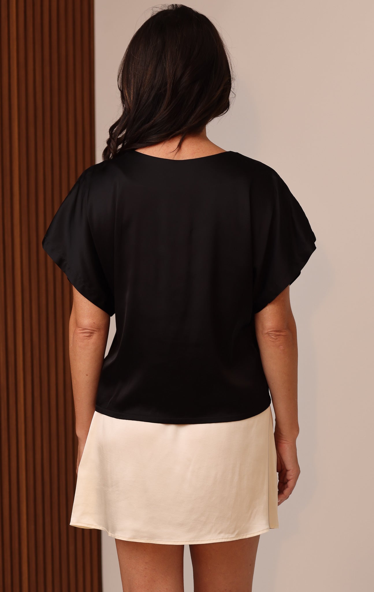 VIOLET V NECK TANK - BLACK