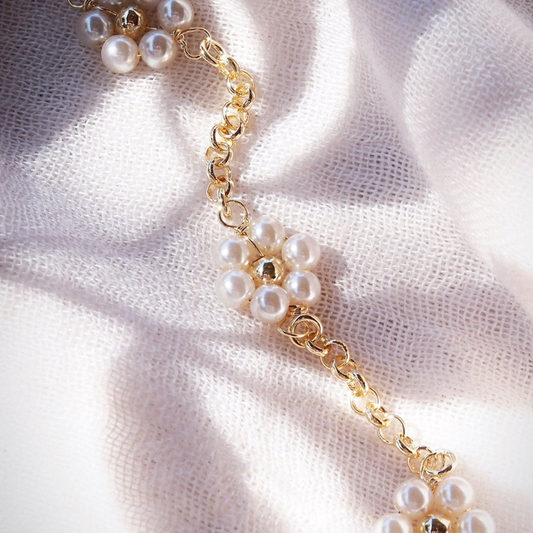 PEARL AND GOLD DAISY CHAIN BRACELET - PUA - -