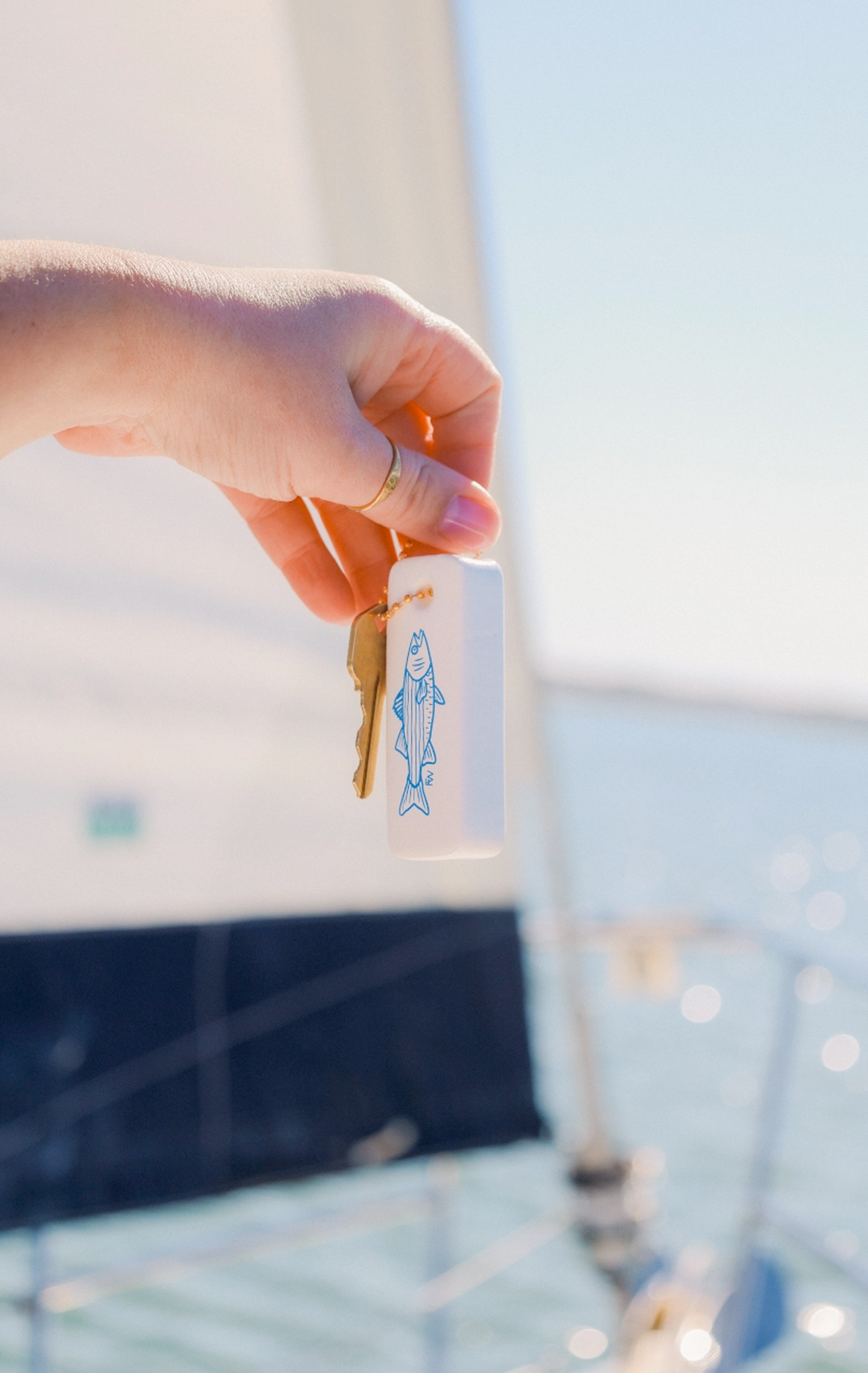 FRESHWATER FISH FLOATING KEYCHAIN