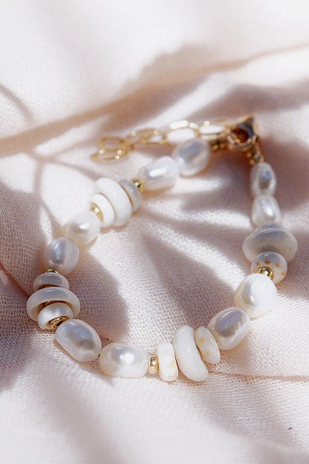 GOLD PUKA SHELL PEARL BRACELET - MAKA - Mini - Pearl