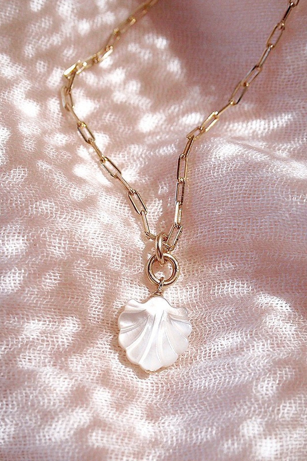 SEASHELL CHAIN NECKLACE - KAINALU - 16" - -