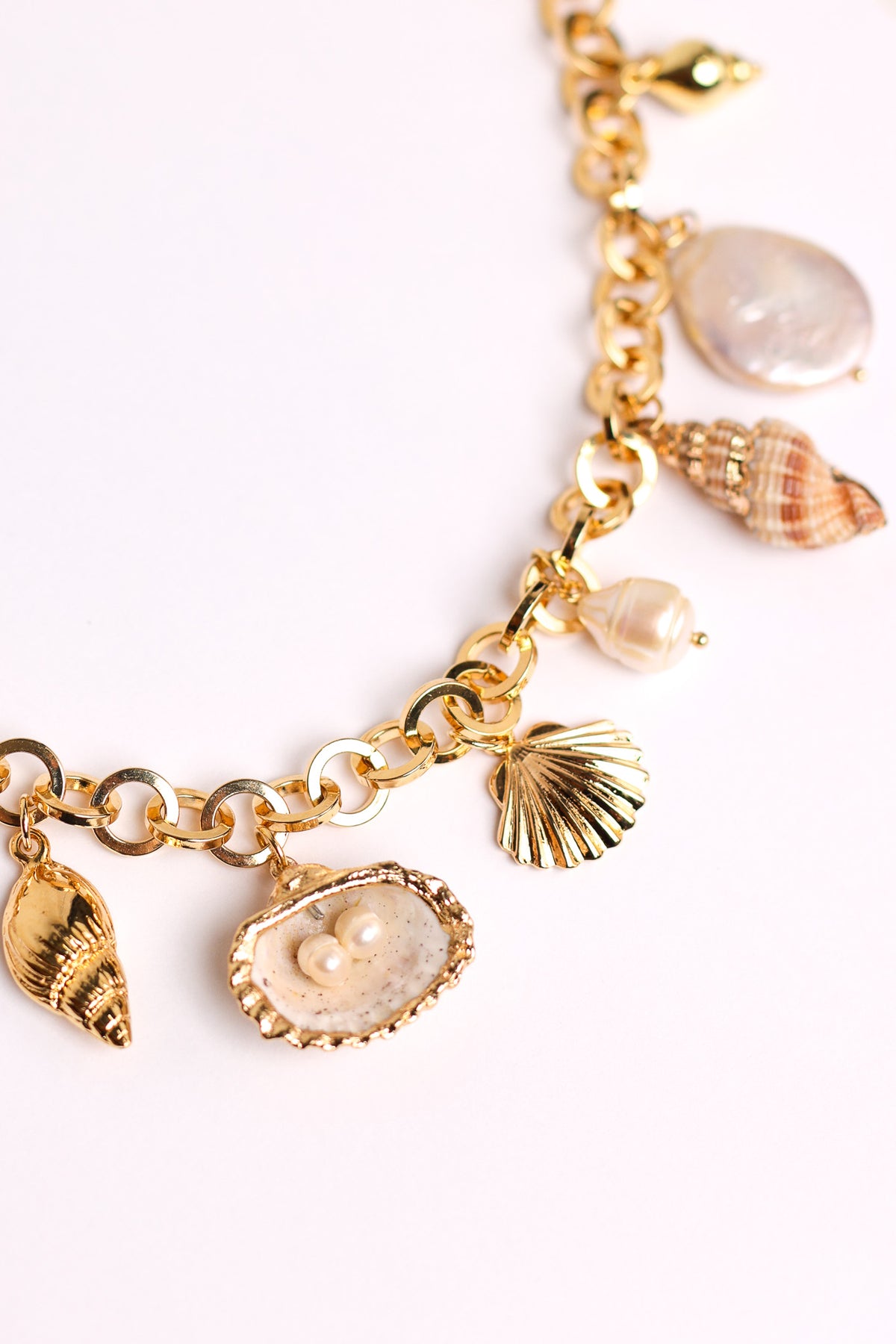 SEASHELLS AND CHARMS SUMMER STATEMENT NECKLACE