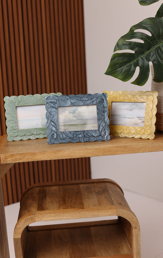 SCALLOPED RESIN & MDF PHOTO FRAME DG0217A