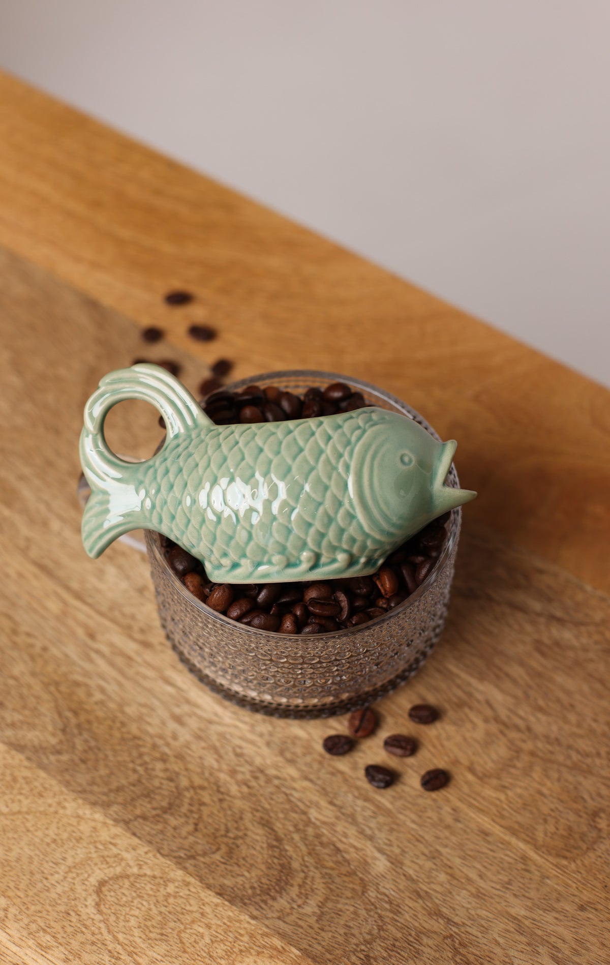 2 OZ. STONEWARE FISH SHAPED CREAMER DG0472A