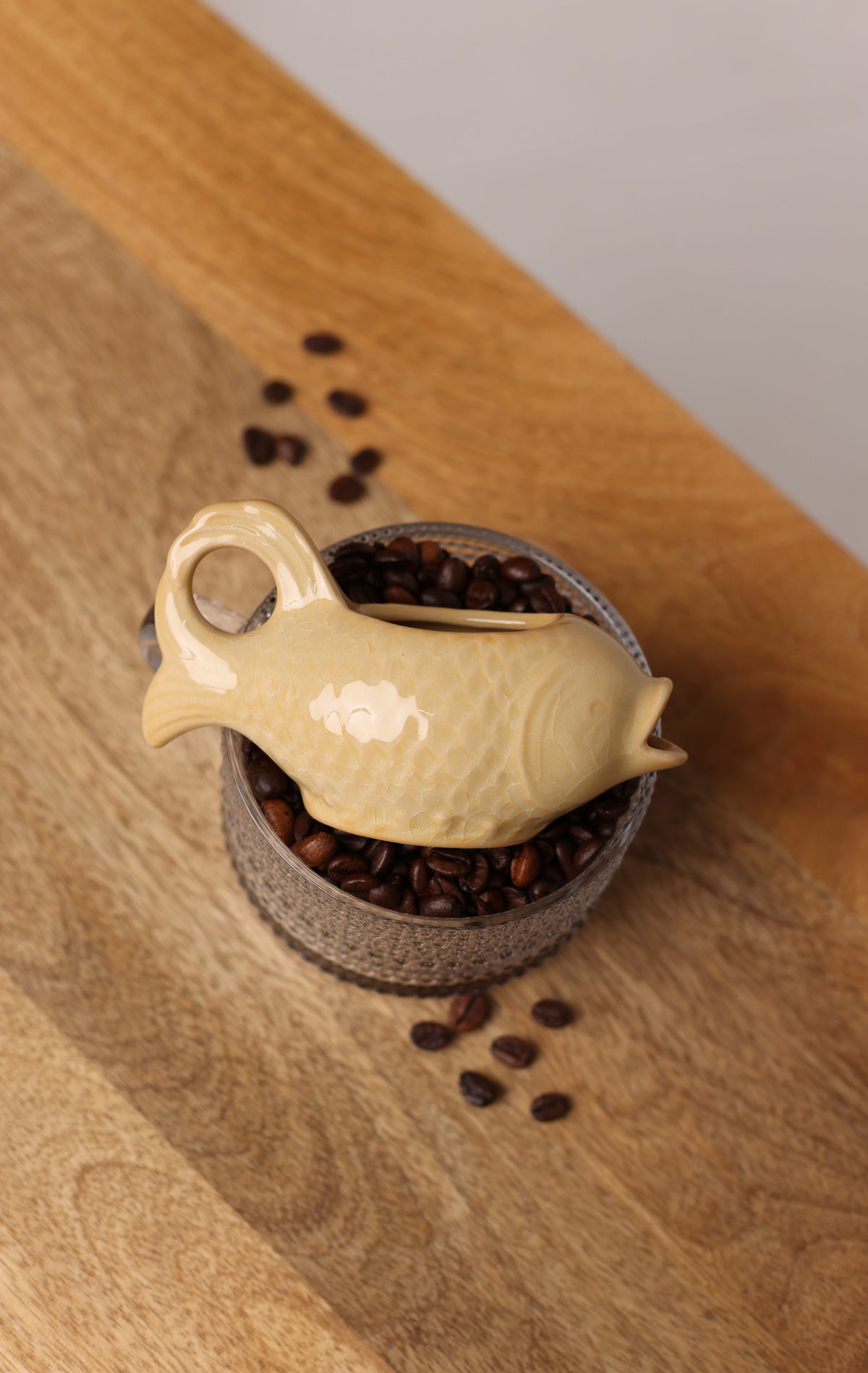 2 OZ. STONEWARE FISH SHAPED CREAMER DG0472A
