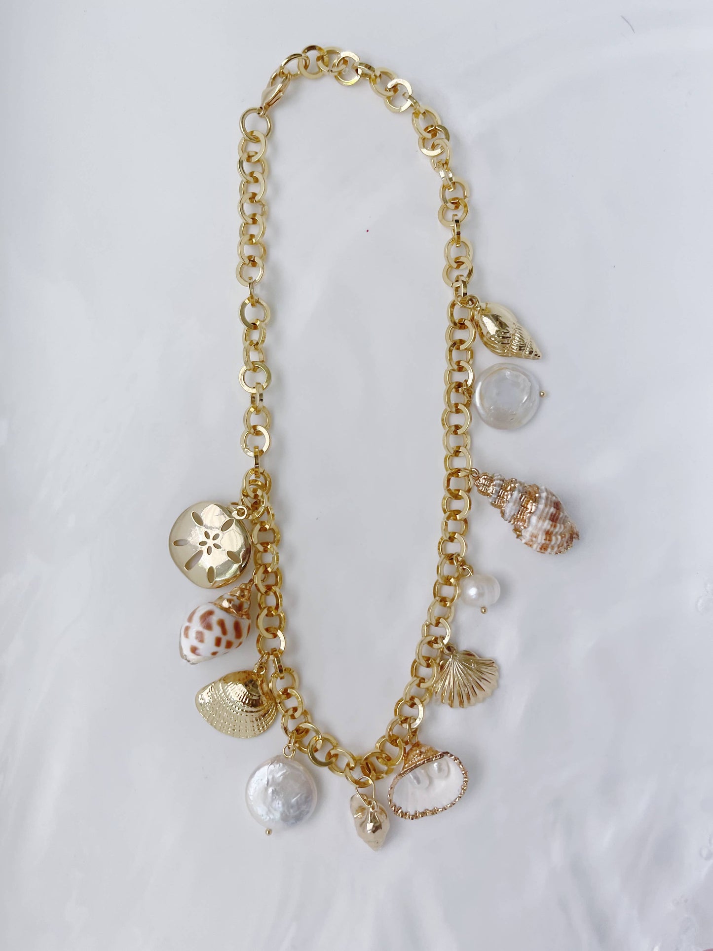 SEASHELLS AND CHARMS SUMMER STATEMENT NECKLACE