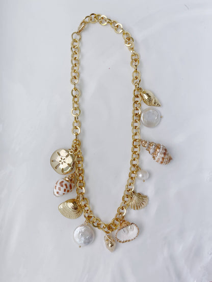 SEASHELLS AND CHARMS SUMMER STATEMENT NECKLACE