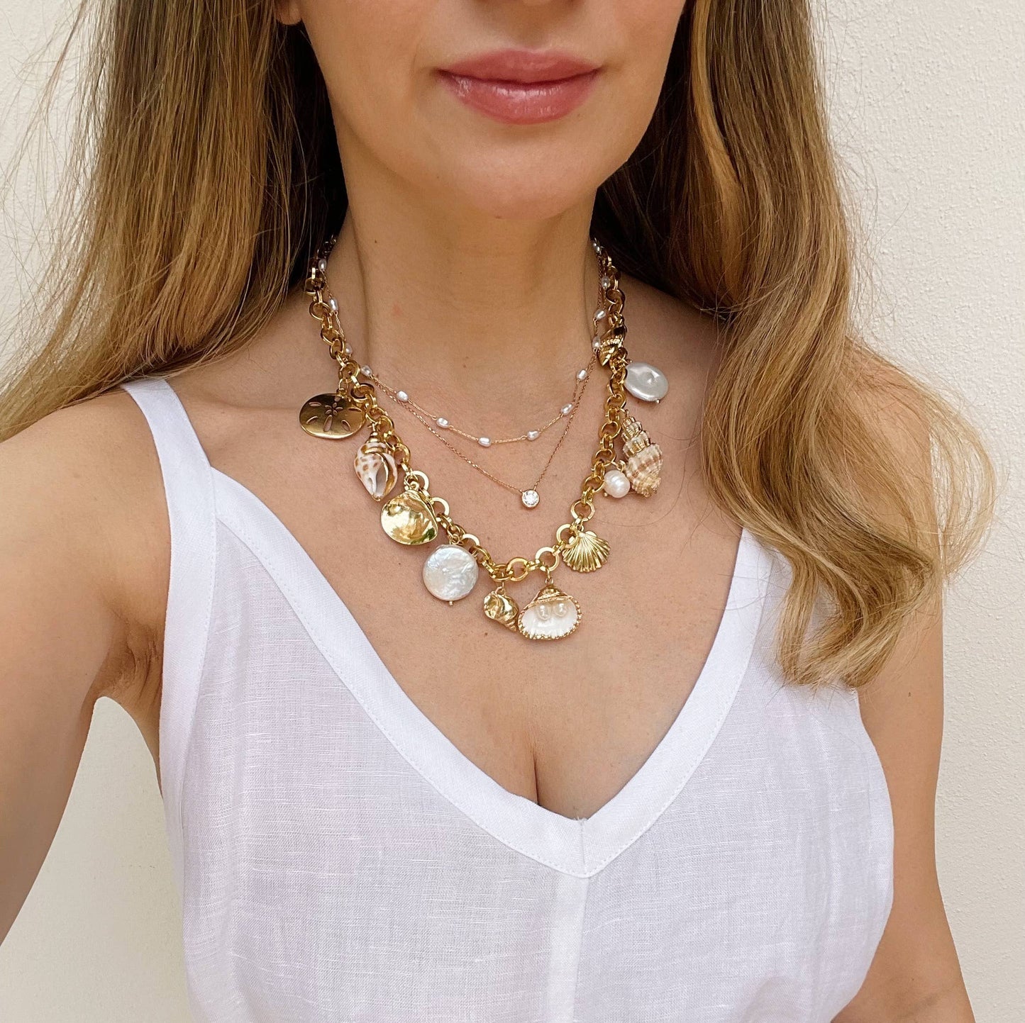 SEASHELLS AND CHARMS SUMMER STATEMENT NECKLACE