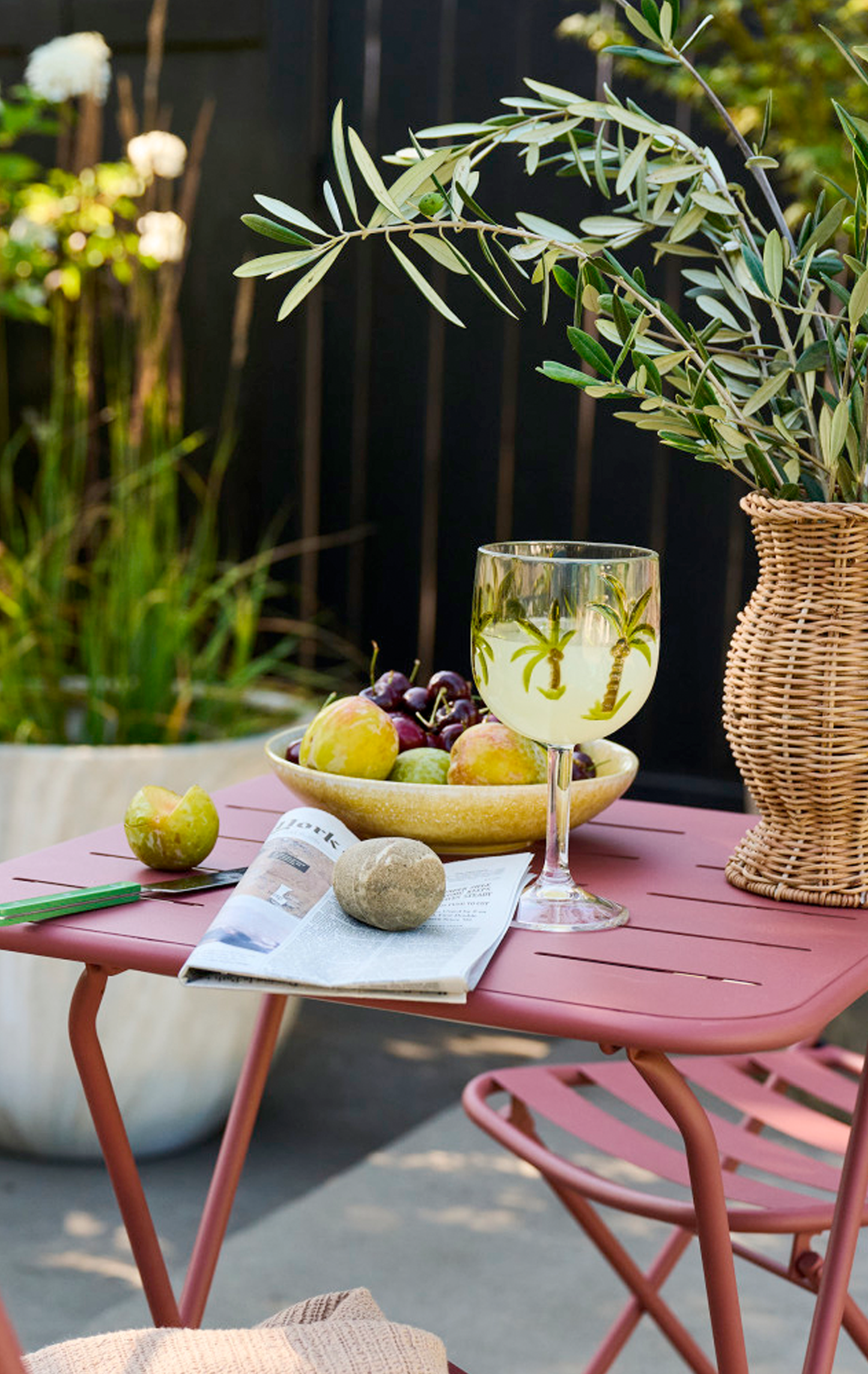 16 OZ. ACRYLIC STEMMED WINE GLASS WITH PALM TREES