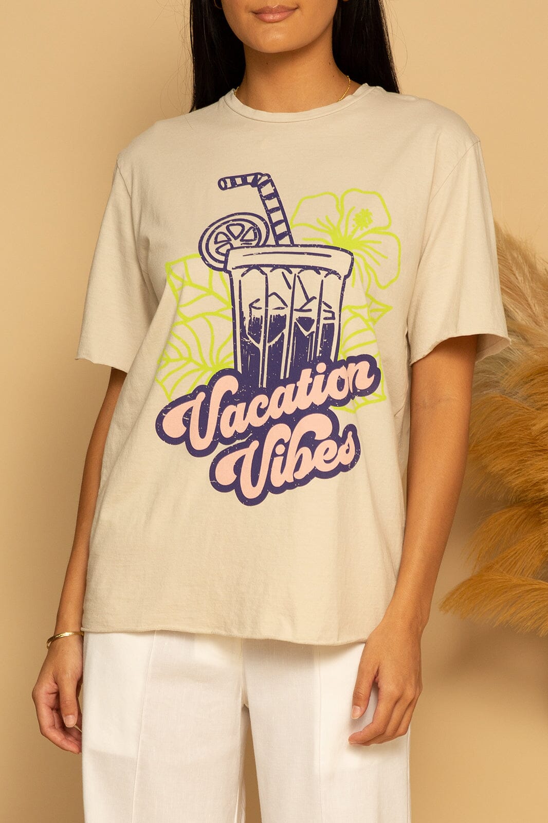 VACATION VIBES GRAPHIC TEE