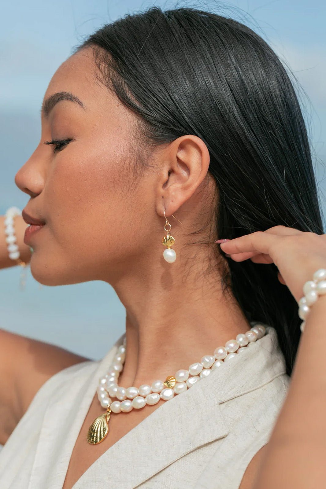 CHUNKY WHITE PEARL NECKLACE WITH GOLD SEASHELL - NANEA - Gold 