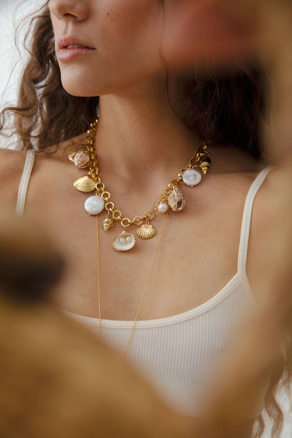 SEASHELLS AND CHARMS SUMMER STATEMENT NECKLACE