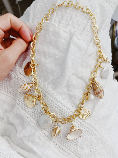 SEASHELLS AND CHARMS SUMMER STATEMENT NECKLACE