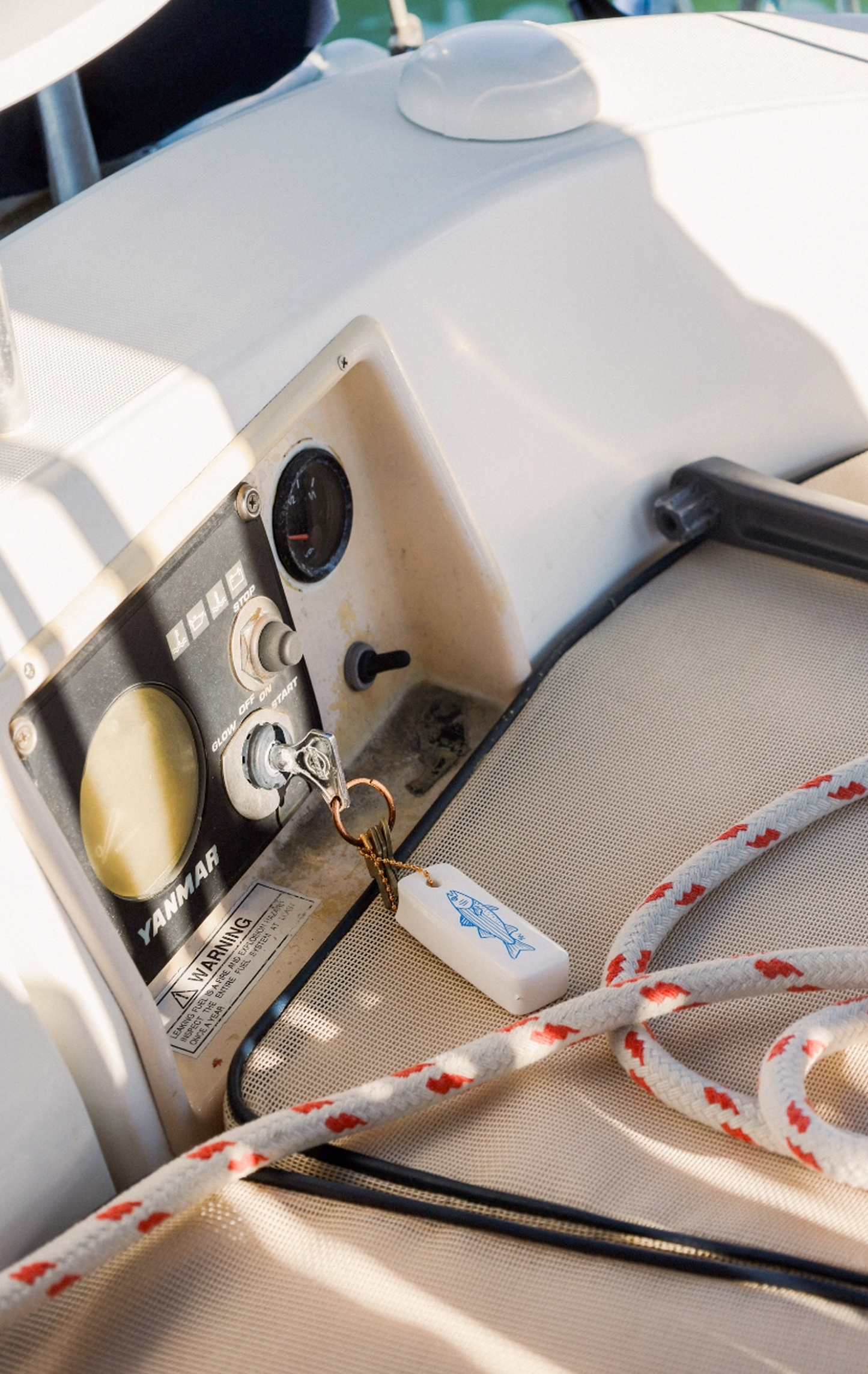 FRESHWATER FISH FLOATING KEYCHAIN