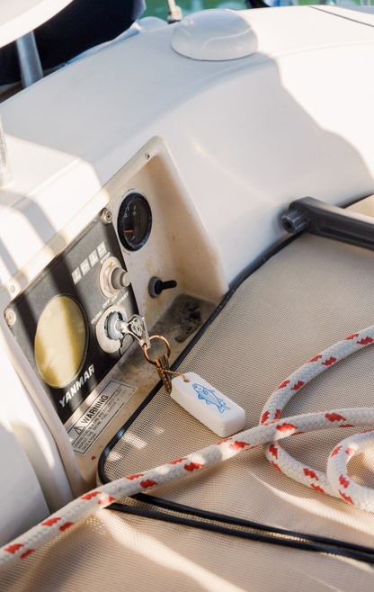 FRESHWATER FISH FLOATING KEYCHAIN