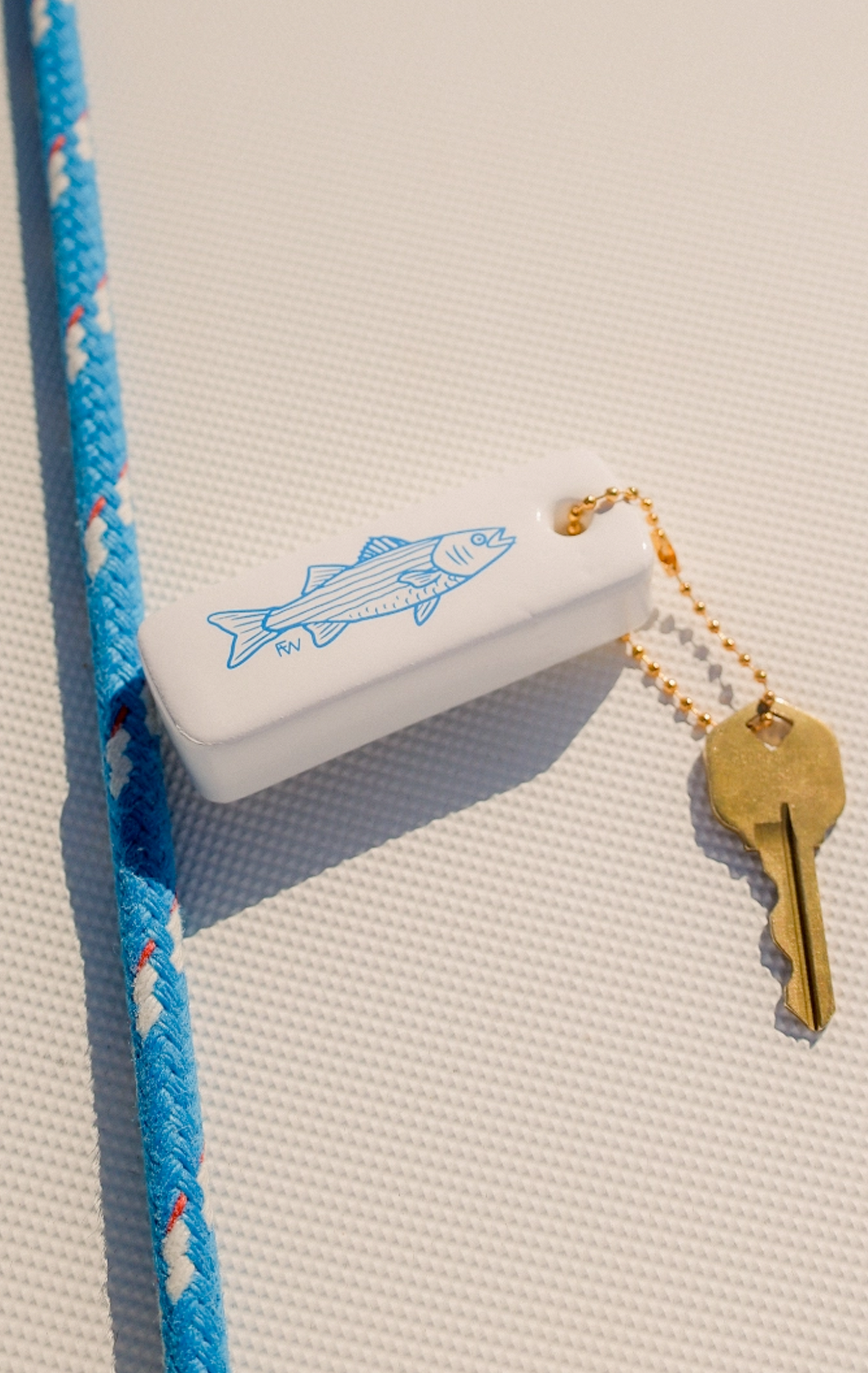 FRESHWATER FISH FLOATING KEYCHAIN