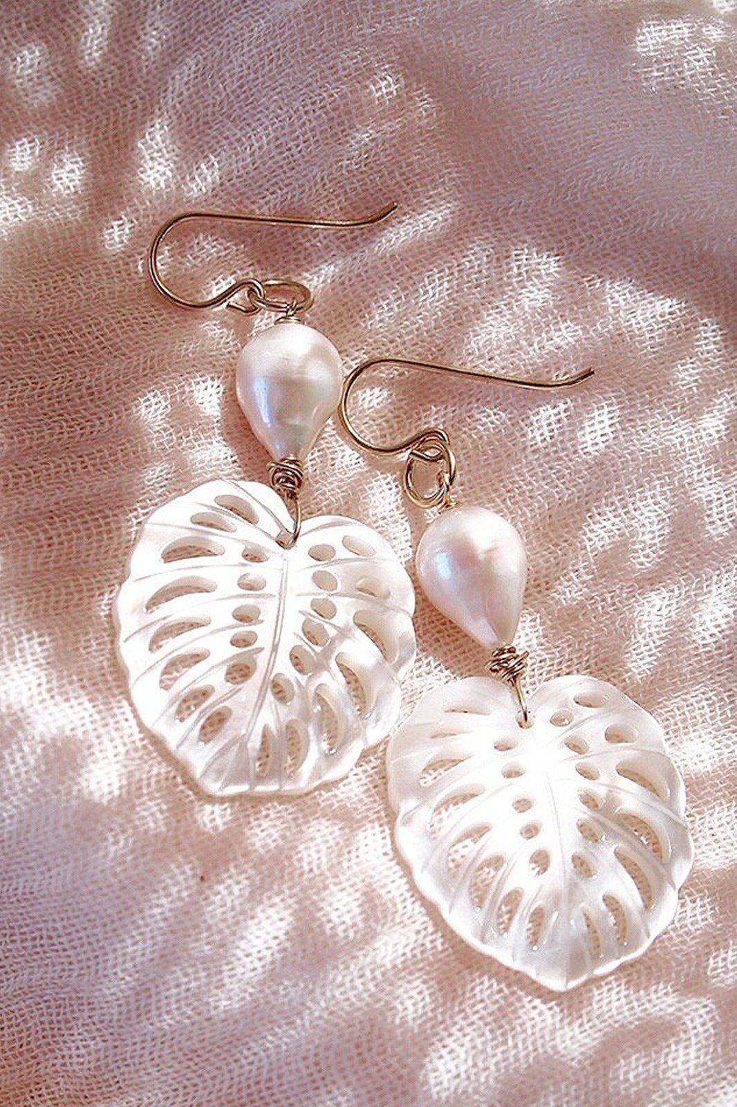 MONSTERA & PEARL EARRINGS - ME'E - -