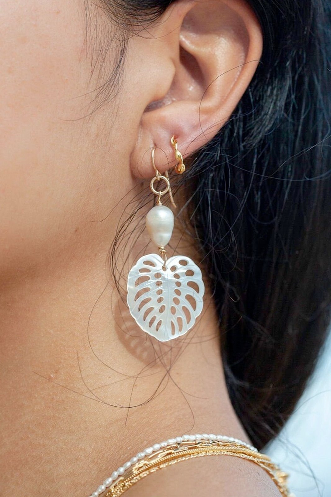 MONSTERA & PEARL EARRINGS - ME'E - -