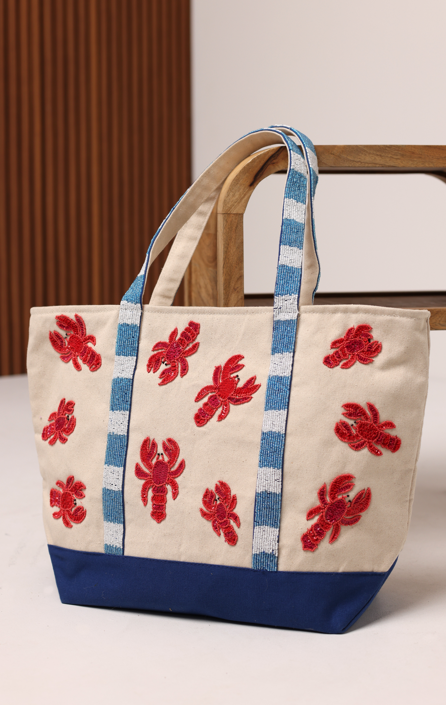 COASTAL CLAW BEADED BOAT BAG